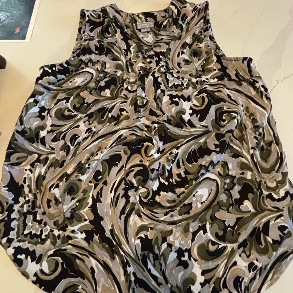 Liz Claiborne Large Patterned Top